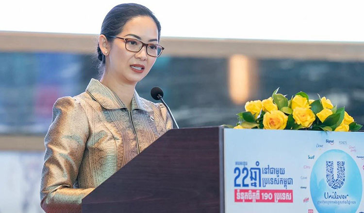 Cambodia pledges to boost economic cooperation with UK